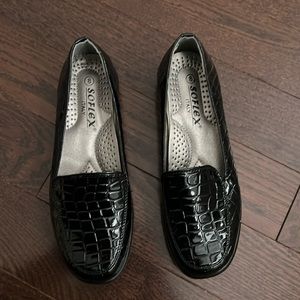Black comfort shoes